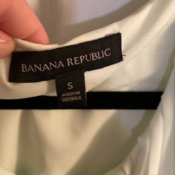 NWOT, Banana Republic, Pastel Green, Pleated Blouse - Size Small - Picture 4 of 6